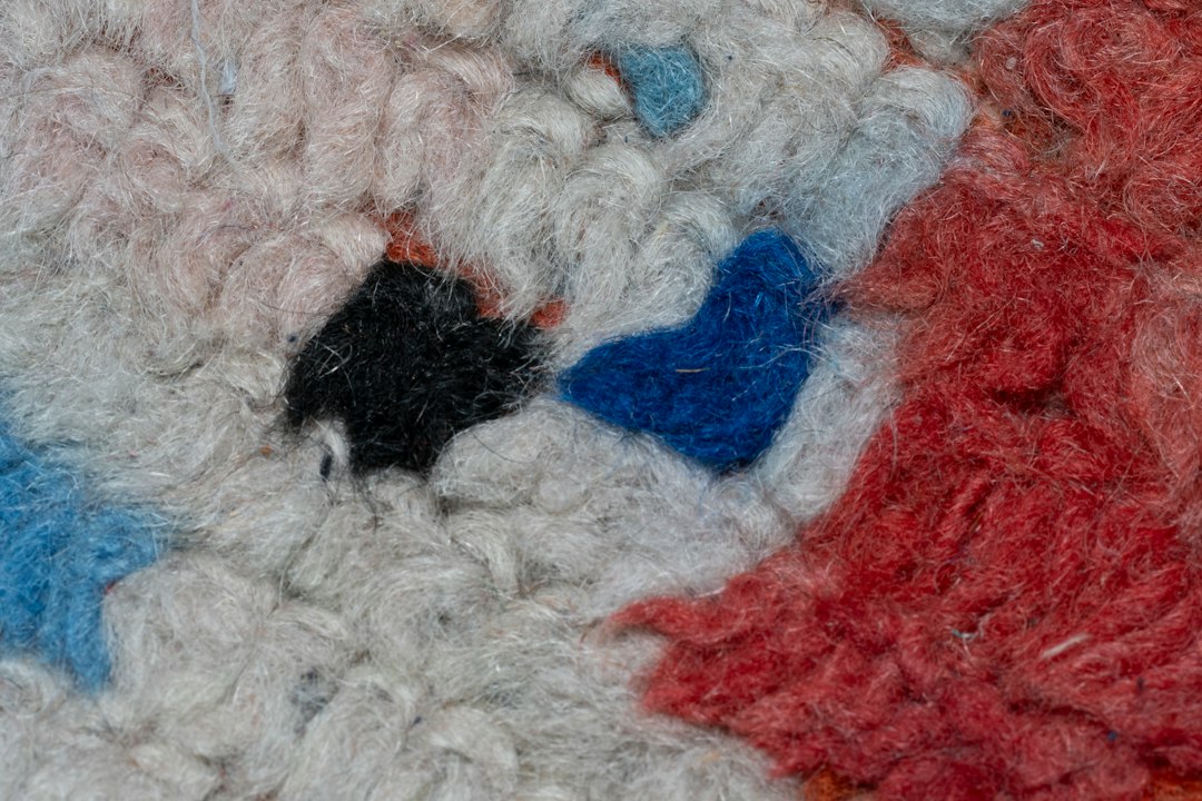 Traitement d'une tache sur une moquette